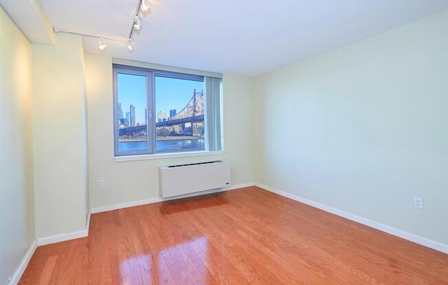425 MAIN ST