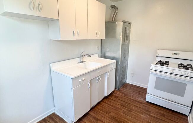 Spacious 2BD/1BA, 1BD/1BA, Studio/1BA(All Utilities Pay)-Cute Efficiency-Great Location