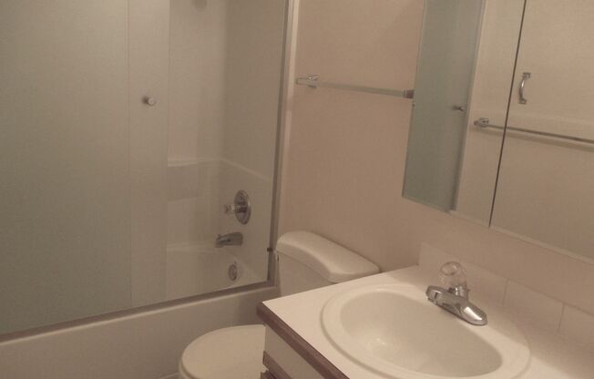 2 beds, 1 bath, 875 sqft, $1,895, Unit 205