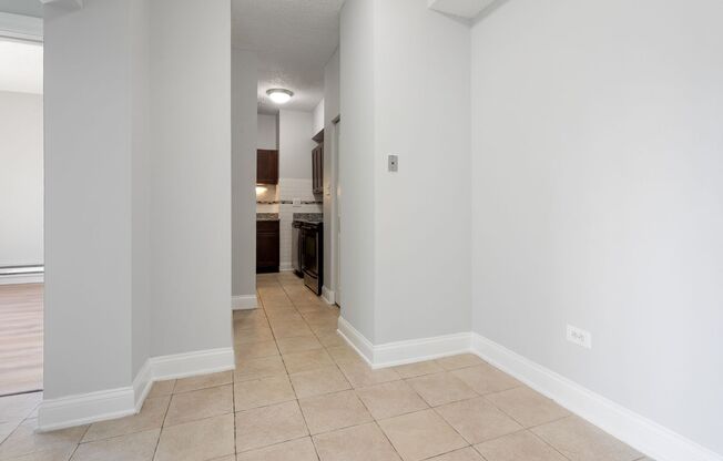 2 beds, 1 bath, 845 sqft, $2,550, Unit 303
