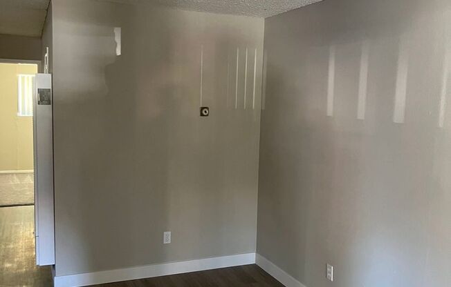 2 beds, 1 bath, $2,000, Unit 05