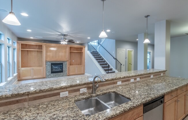 UT PRE-LEASE : 6 Bed / 3 Bath - Spacious bedrooms, North of UT