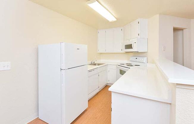 Full kitchen view with appliances at 215 BAYVIEW APARTMENTS, San Rafael, 94901