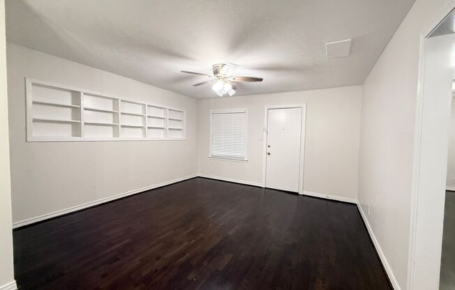 Adorable 1-story 3/1/2 w/ Beautifully Restored Hardwood Floors in Angleton