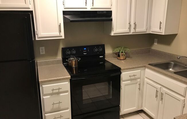 1 bed, 1 bath, 784 sqft, $1,165, Unit 7600109