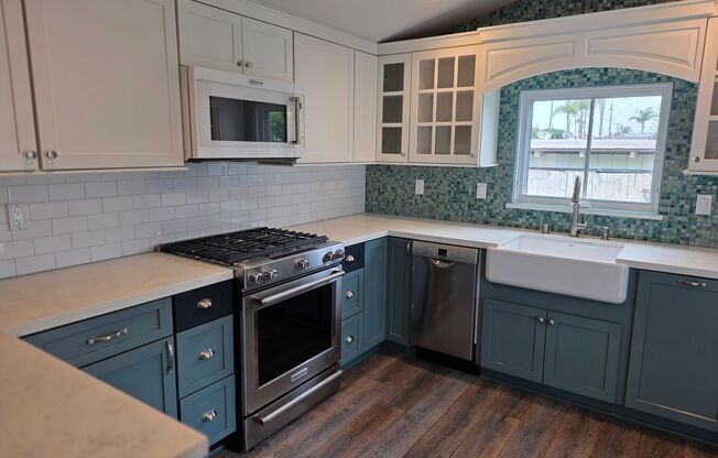 2 Bedroom, 2 Bath House Near the Beach