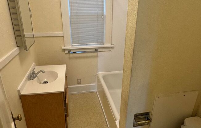 3 beds, 1 bath, $2,100