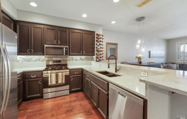 2931 EDGEWATER DR