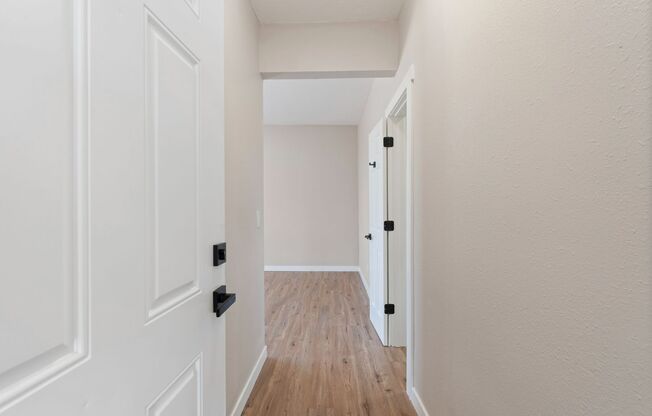 Fully Renovated Studio - Near PDX Airport - MUST SEE!