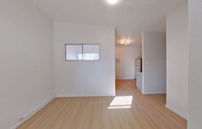 2 beds, 1 bath, 647 sqft, $1,660, Unit 29B