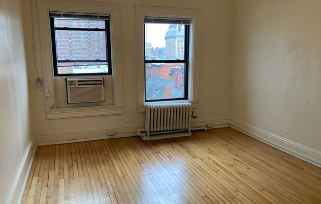 1 bed, 1 bath, 600 sqft, $1,299, Unit 1301-84