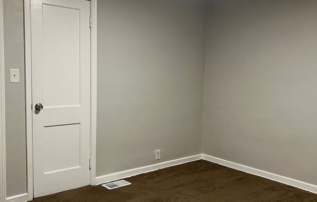 1 bed, 1 bath, 600 sqft, $750, Unit 1326 Medford Ave