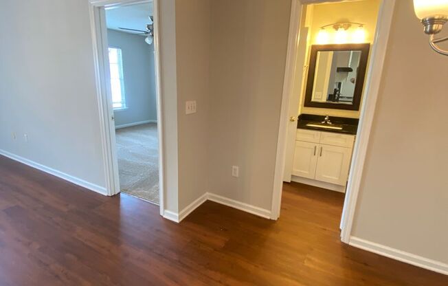 1 bed, 1 bath, 779 sqft, $1,050, Unit 5334 R