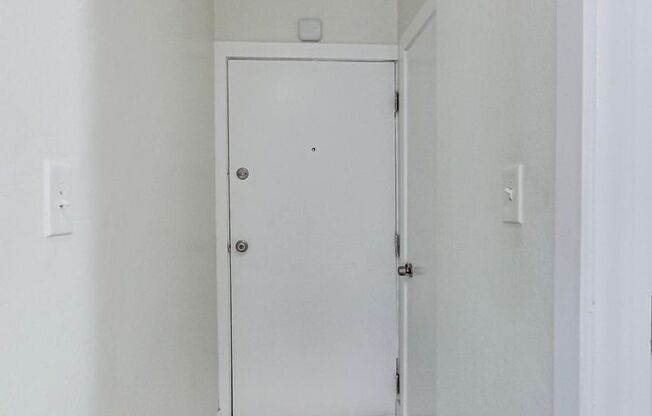 Studio, 1 bath, 550 sqft, $1,498, Unit 108