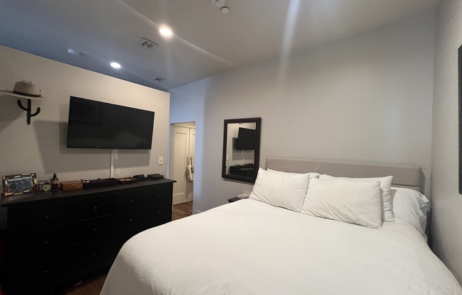 1 bed, 1 bath, 700 sqft, $2,975, Unit 313