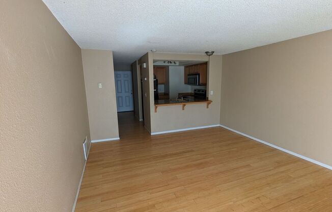 2 beds, 1 bath, 938 sqft, $1,675, Unit Unit 906