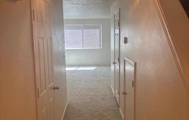4 Bed 2.5 Bath in Hillsboro. Half off first full month!