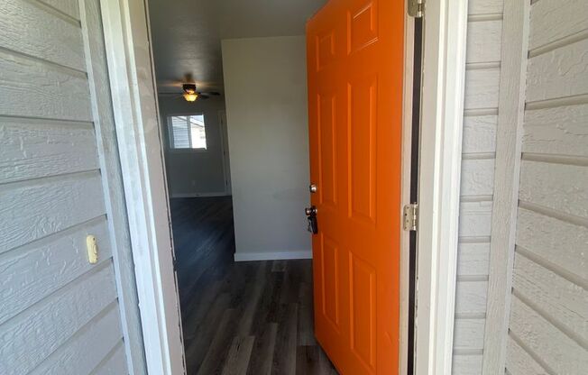 Ivy St. - 1207