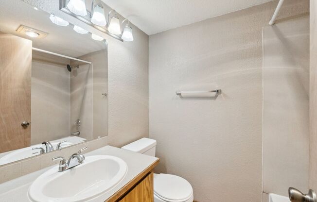 2 beds, 1 bath, 687 sqft, $1,950, Unit B104