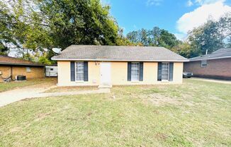 ** 3 bed 1.5 bath located across from Frazer Church ** Call 334-366-9198 to schedule a self tour