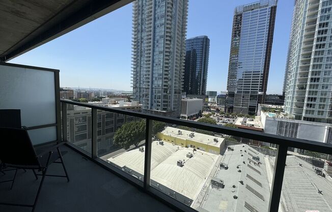 1 bed, 1 bath, 840 sqft, $3,000, Unit 910