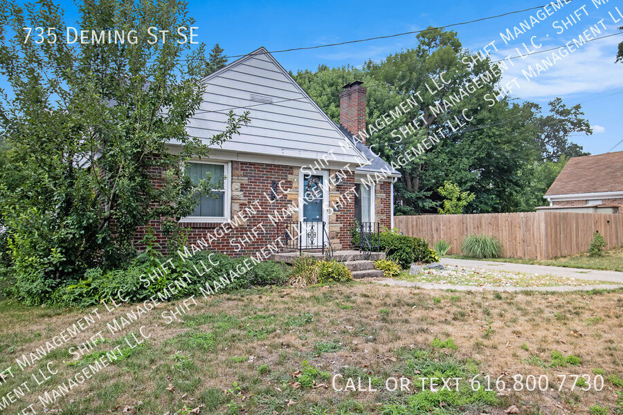 735 DEMING ST SE