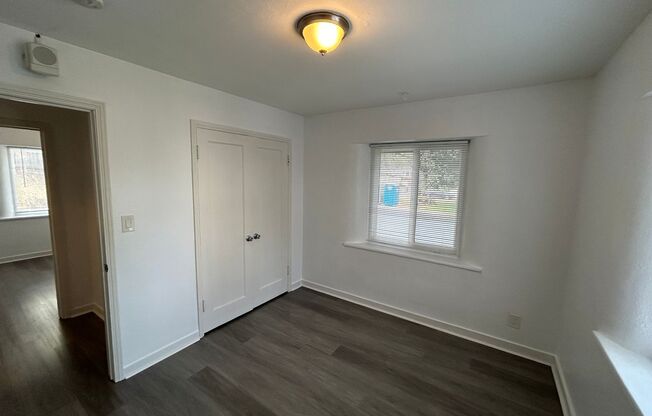 2 beds, 1 bath, 700 sqft, $1,095, Unit 6