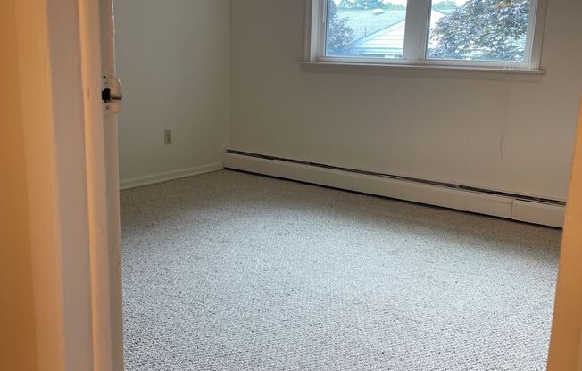 2 beds, 1 bath, 874 sqft, $1,445, Unit E-31