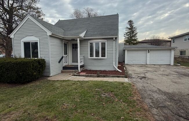 2209 Douglas Ave, Des Plaines, IL, 60018 Des Plaines, IL 60018