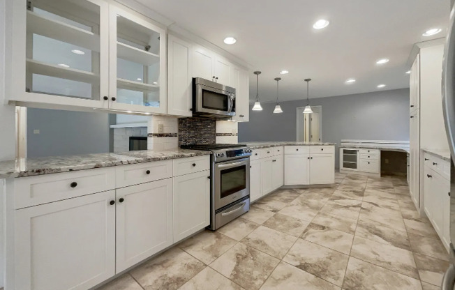 1690 WOODLAND TER
