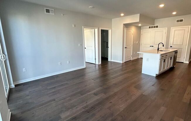 1 bed, 1 bath, 753 sqft, $1,700, Unit Unit 301