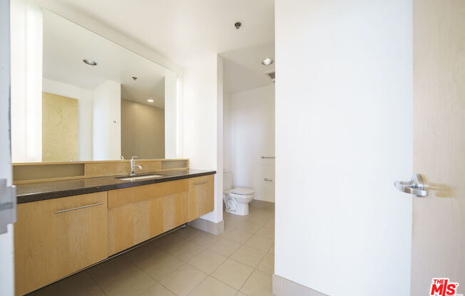 1 bed, 1 bath, 800 sqft, $2,550, Unit 819