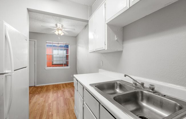 2 beds, 1 bath, 750 sqft, $1,095, Unit K714 - 307 - 206