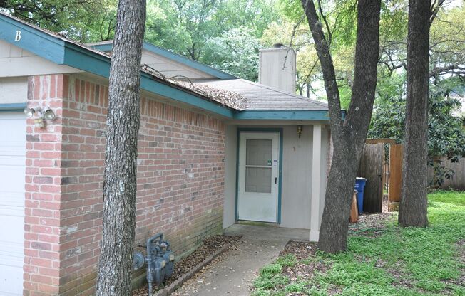 Nice 2/2 - 1 car garage Duplex on a heavily treed lot in NW Austin