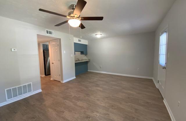 2 beds, 1 bath, $1,100