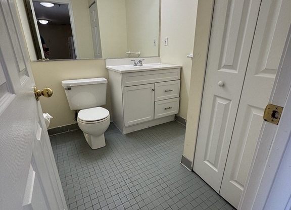 2 beds, 1.5 baths, 943 sqft, $3,000, Unit 905