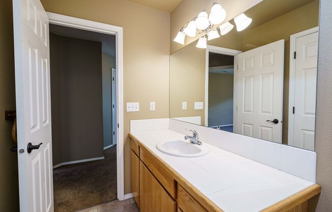 3 Bedroom 2.5 Bath Duplex -Quick Easy Access to SR 14