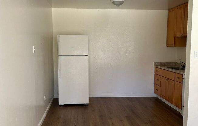 1 bed, 1 bath, 440 sqft, $1,400, Unit B