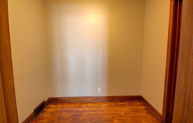 Studio, 1 bath, 490 sqft, $595, Unit Apt 7