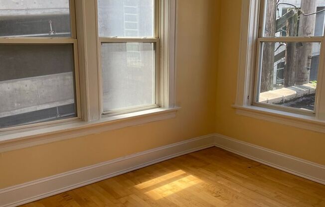 2 beds, 1 bath, 775 sqft, $1,350, Unit 215