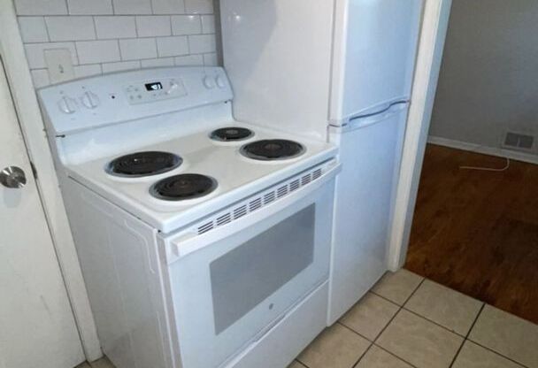 2 beds, 1 bath, $995