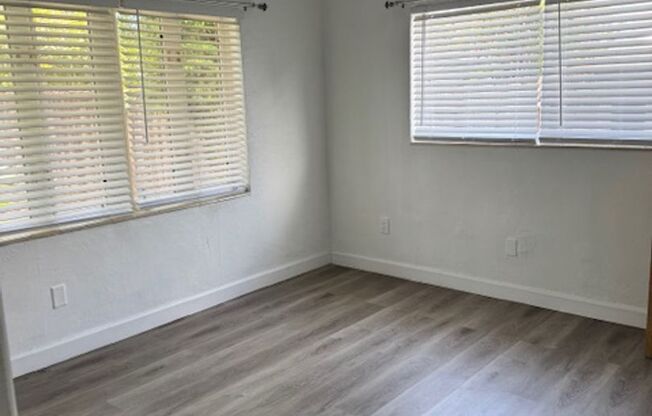2 BEDS/ 1 BATH WITH PRIVATE YARD