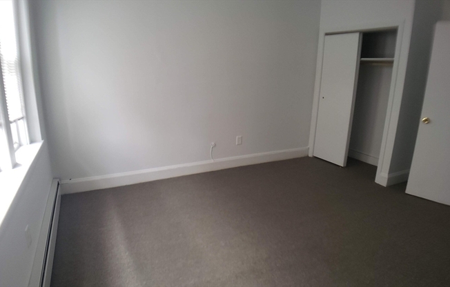 4 beds, 1 bath, 1,100 sqft, $3,800, Unit 3