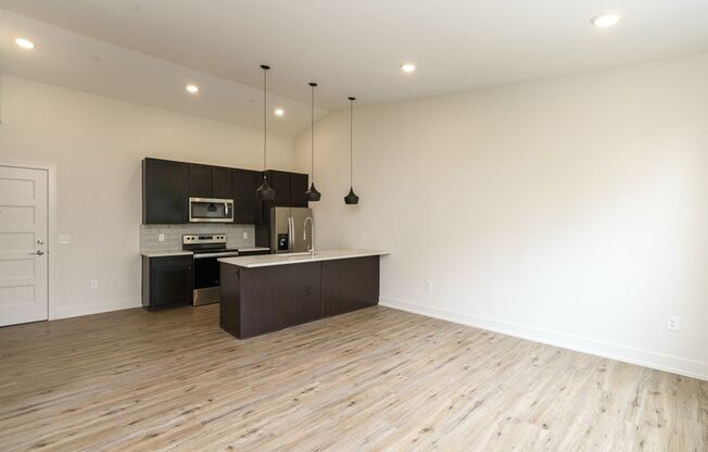 1 bed, 1 bath, $1,405, Unit 1050 N 4th St. Apt. 417