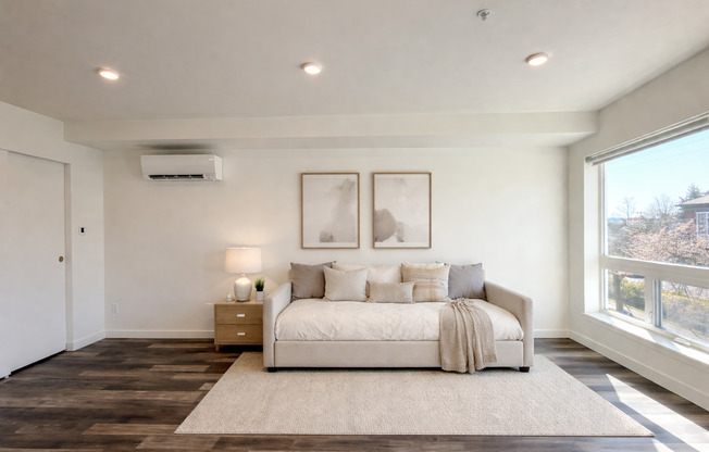 Studio, 1 bath, 278 sqft, $1,925, Unit 301