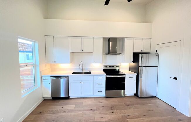 1 bed, 1 bath, 450 sqft, $2,195, Unit 24