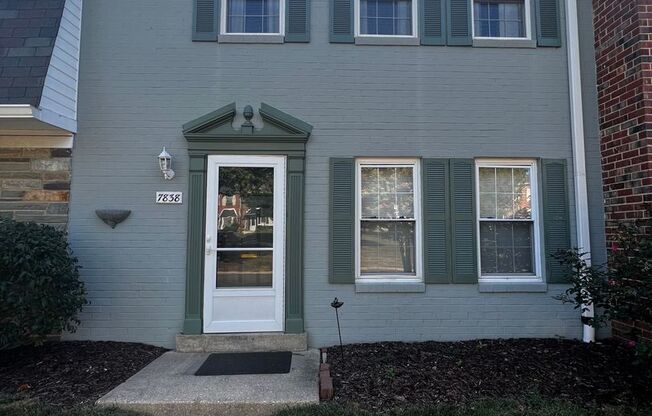 Cozy 3 BR & A Den/1 Full BA & 2 Half BA 2-Level Townhome in Greenbelt!