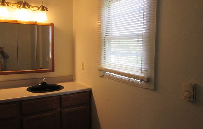 3 beds, 1 bath, $1,050