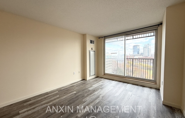 2 beds, 2 baths, 986 sqft, $3,700, Unit 1305