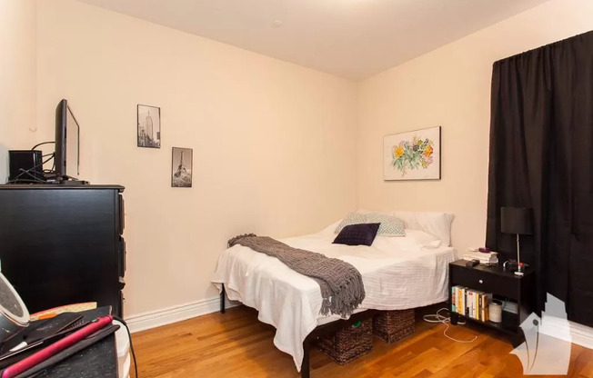 1516 W WAVELAND
